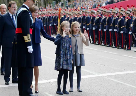 Secondary image 1 - When they started attending events, the daughters of monarchs had a very similar style. 