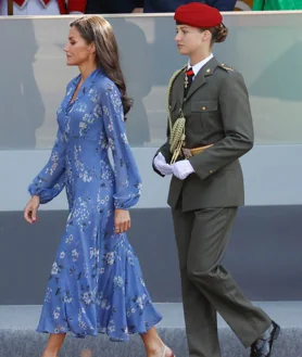 Secondary image 2 - Last year, Doña Leonor presided over the October 12 parade wearing the Army's dress uniform for the first time. 