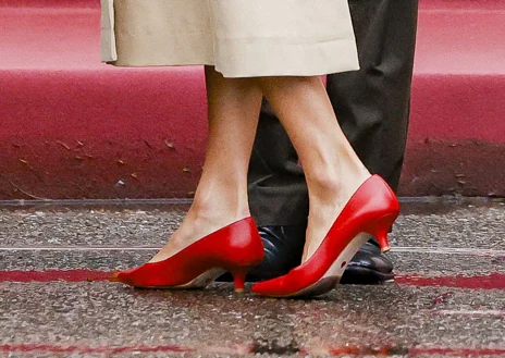 Secondary image 1 - Details of the Queen's outfit to attend the parade