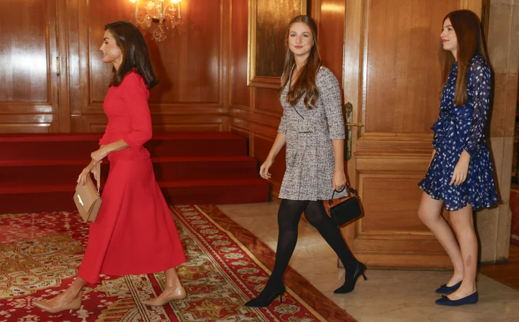 Main image - Queen Letizia and her daughters arrive at the audiences as part of the Princess of Asturias Awards events