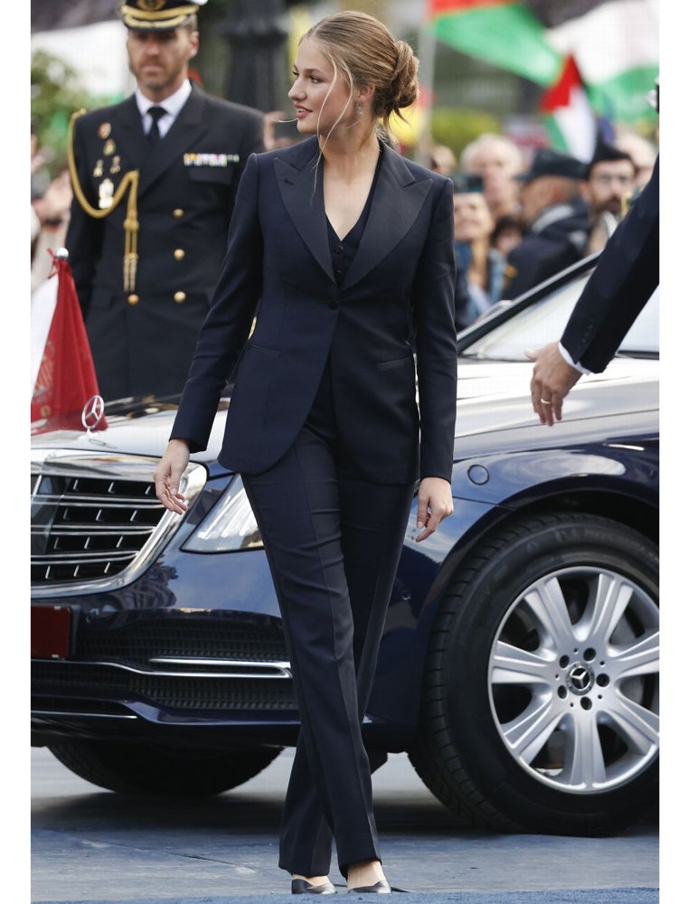 Leonor con traje tipo esmoquin en la entrega de los Premios Princesa de Asturias.