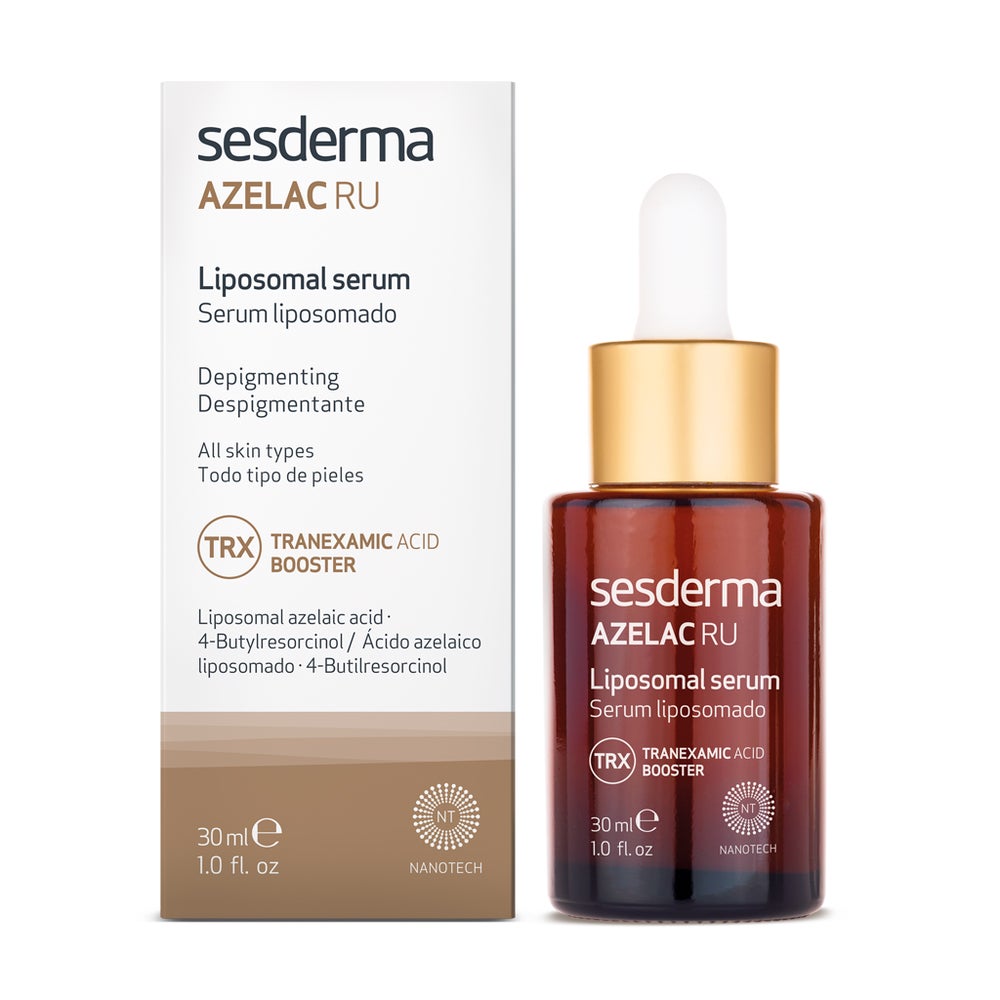 Azelac RU Serum Liposomado, de Sesderma (46,95 euros). Sérum intensivo despigmentante con alta concentración de activos que, gracias a la nanotecnología, actúan directamente sobre el origen de las manchas. Actúa en profundidad aclarando y reduciendo el volumen de las manchas al tiempo que previene que no aparezcan nuevas. Está formulado tanto para pieles secas, como mixtas o grasas. Y se puede utilizar durante todo el año, incluso en verano, antes de aplicar el protector solar.