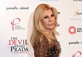 El sorprendente cambio físico de Donatella Versace analizado por doctores expertos en cirugía y medicina estética
