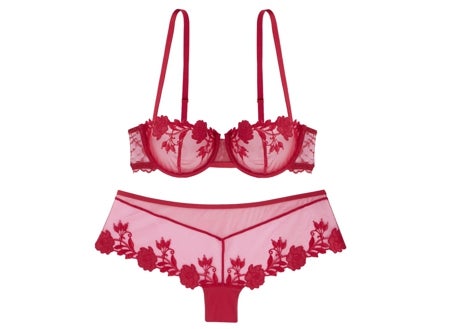 Imagen secundaria 1 - Sujetador con encaje y cuerpo de Chantelle (54,95€), conjunto de Etam y body de Yamamay (39,95€)