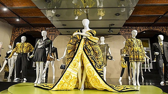 Llega a España la gran retrospectiva de Gianni Versace, el modisto italiano creador de las 'supermodelos'