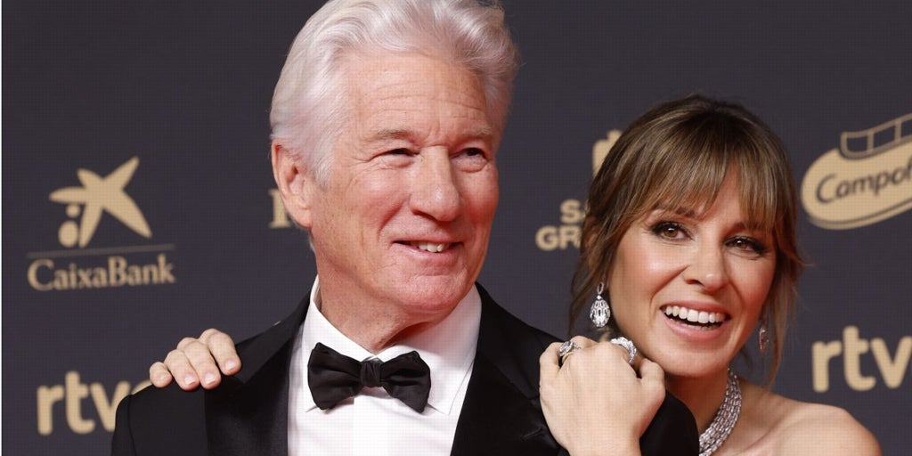 Richard Gere y Alejandra Silva en los Goya 2025