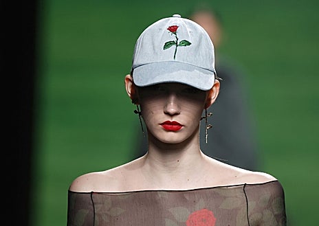 Imagen secundaria 1 - De Isabel Sanchís y Hannibal Laguna a Ynésuelves: lo mejor de la segunda jornada de desfiles de MBFWMadrid