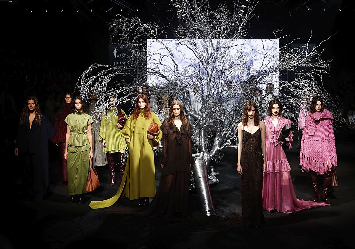 Cierre del desfile de Simorra en MBFWMadrid