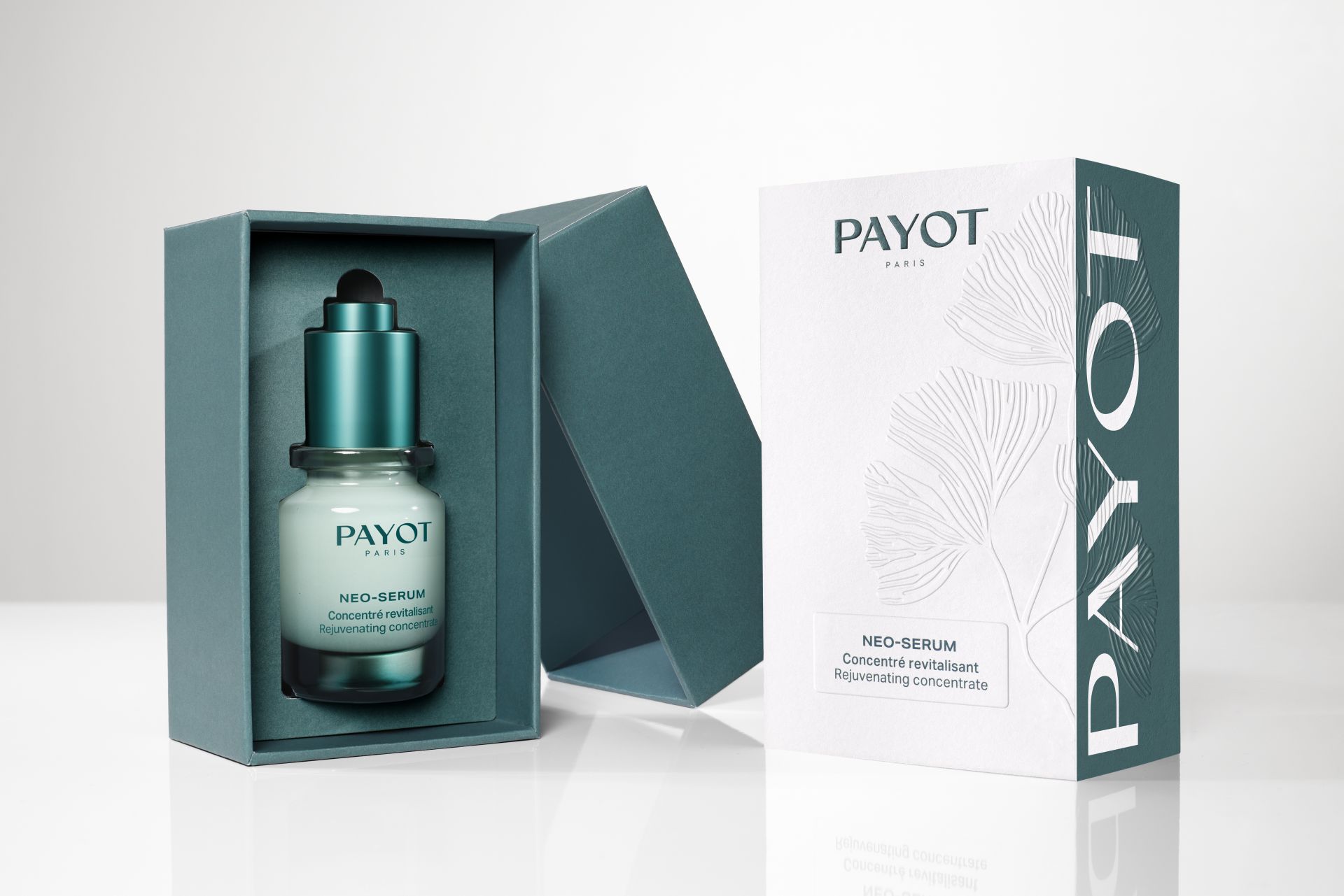 Neo-Serum de Payot (92 €). Sérum rejuvenecedor y revitalizante que favorece la longevidad de la piel. Utiliza el poder de las hojas de Ginkgo Biloba para reactivar el sistema de defensa inmunitaria, restaurar la capacidad de la piel para eliminar las células senescentes y reducir la liberación de factores dañinos. Incluye, además, ácido hialurónico, pro-colágeno y niacinamida, para alisar e iluminar la piel.