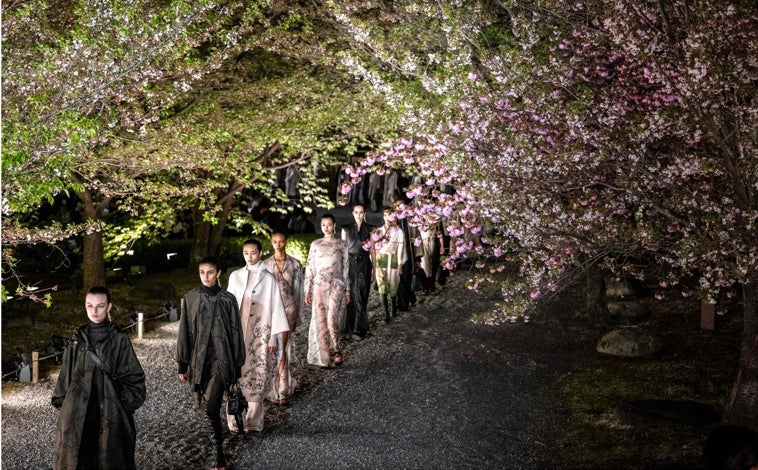 Imagen principal - Colección otoño 2025 de Dior presentada en Kioto (Japón)