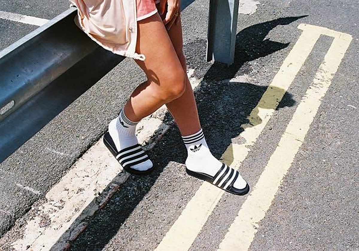 Chanclas Adidas con calcetines