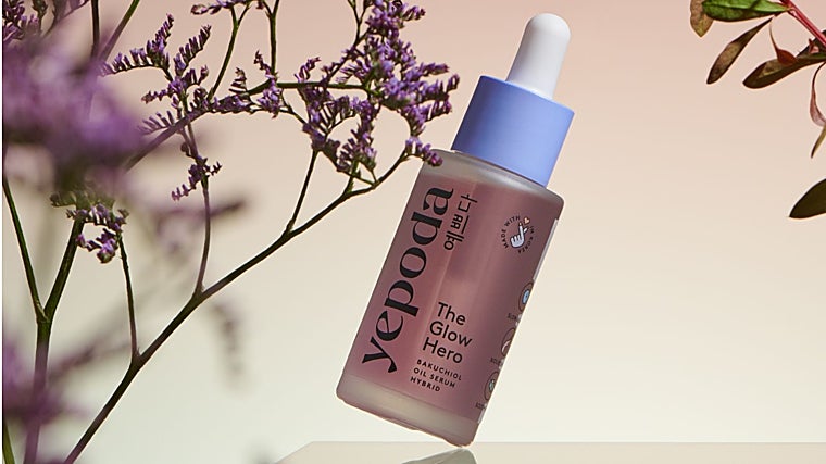 The Glow Hero de Yepoda, es un híbrido de suero y aceite facial con bakuchiol (29 €, en Sephora).