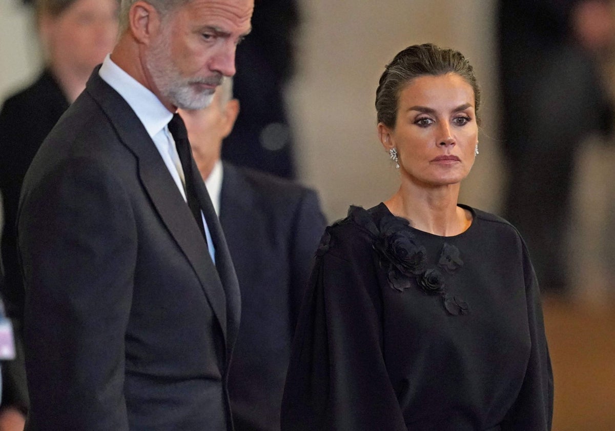 Los Reyes en uno de los actos funerario por la muerte de la Reina Isabel II
