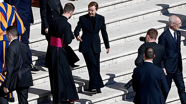 Giorgia Meloni en el funeral del Sumo Pontífice