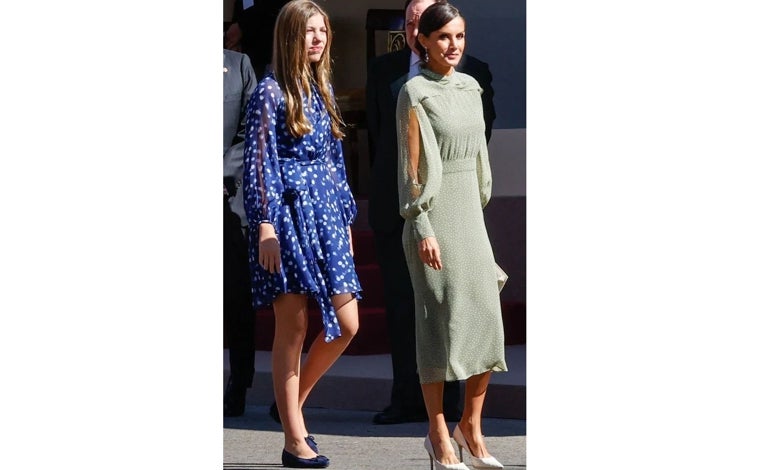 Imagen principal - Con vestido de lunares de Carolina Herrera; con chaqueta de Tweed y con gabardina de Adolfo Domínguez
