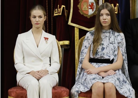 Imagen secundaria 1 - La Infanta Sofía con blusa de Zara; con vestido de alquiler de Erdem; y con mono fucsia de Cayro