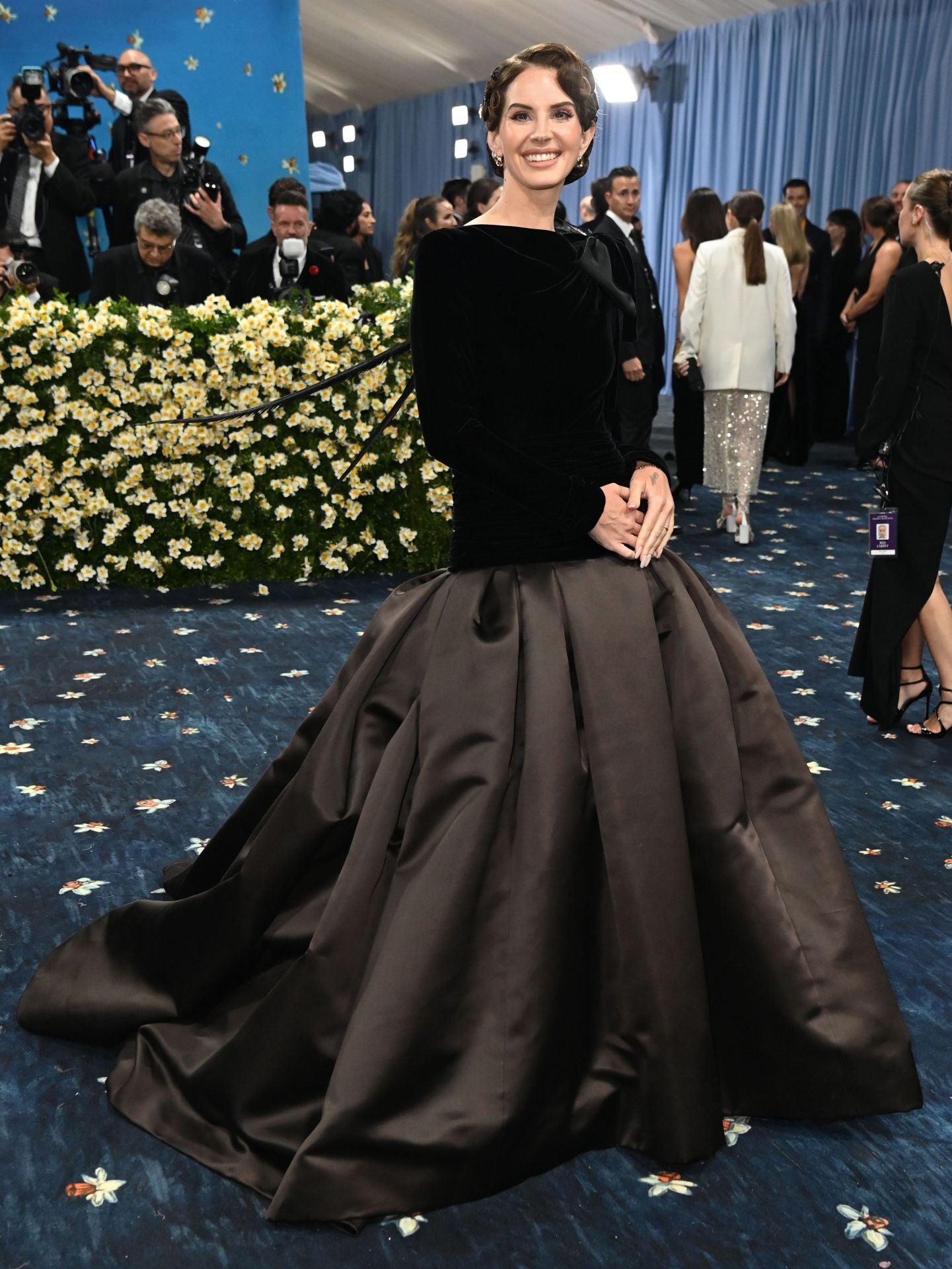 Lana Del Rey, de Valentino alta costura y accesorios de Valentino Garavani