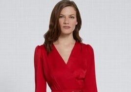 Una psicóloga explica qué significa que una persona utilice mucha ropa de color rojo