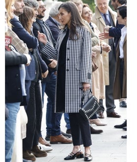 Imagem secundária 2 - A rainha Letizia e Isabel Díaz Ayuso combinam seus trajes para celebrar o centenário da Cuesta de Moyano