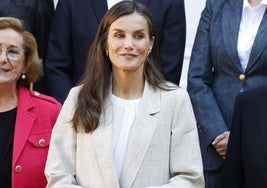 La Reina Letizia estrena el traje de lino perfecto para ir a una comunión