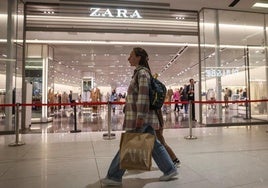 El vestido de Zara perfecto para invitadas de boda: cuesta menos de 30 euros