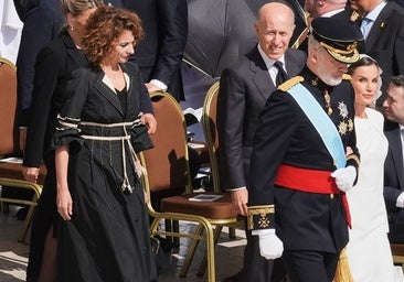 El curioso vestido de la ministra María Jesús Montero en la misa inaugural del Papa León XIV