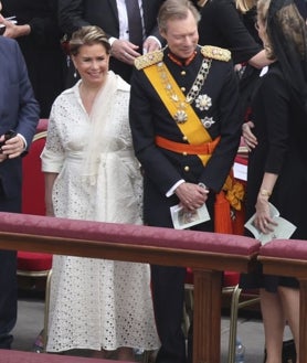 Imagen secundaria 2 - Charlene de Mónaco, Matilde de Bélgica y la gran duquesa María Teresa de Luxemburgo vestidas de blanco en el acto celebrado en el Vaticano