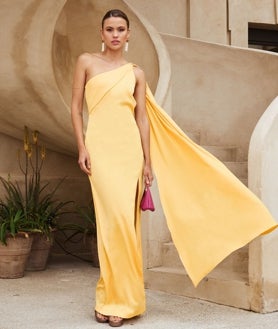 Imagen secundaria 2 - Vestido Tahiti verde de Victoria Colección (499€); vestido Claude Rosa de Bruna (175€) y vestido amarillo Lotus de Miphai (179,99€)