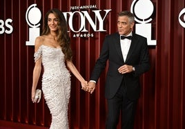 Amal Clooney se viste de novia con un vestido de alta costura con miles de perlas