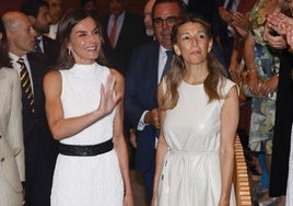 El vestido de 199 euros que Yolanda Díaz ha llevado en un acto con la Reina y que ahora está rebajado