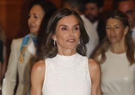 El nuevo vestido de la Reina Letizia en un acto con Richard Gere