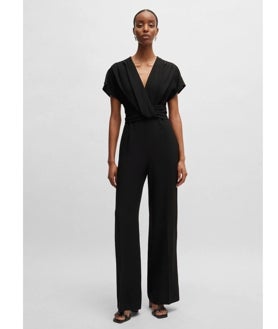 Secondary image 2 - Queen Letizia's new black jumpsuit for an afternoon of awards and a concert