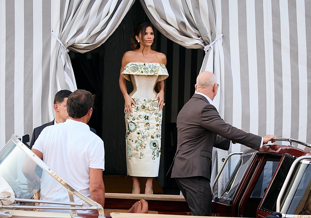 Lauren Sánchez con diseño de Schiaparelli en Venecia