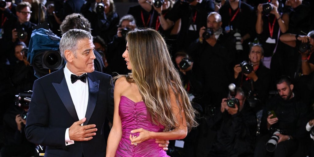 Del minivestido de Amal Clooney a las transparencias de Hiba Abouk: así fue el segundo día del Festival de Venecia 2025