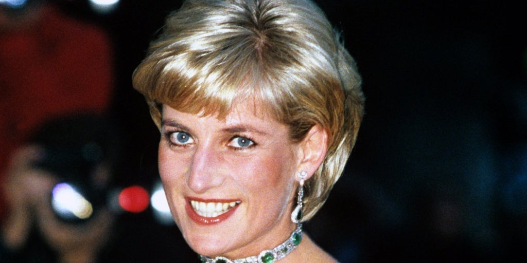 Los diez looks que convirtieron a Diana de Gales en un icono de moda eterno