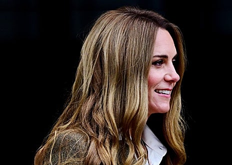 Imagen secundaria 1 - El nuevo color de pelo de la Princesa de Gales es un rubio miel. 