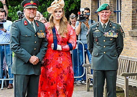 Imagen secundaria 1 - Amalia de Holanda en algunas de sus apariciones públicas