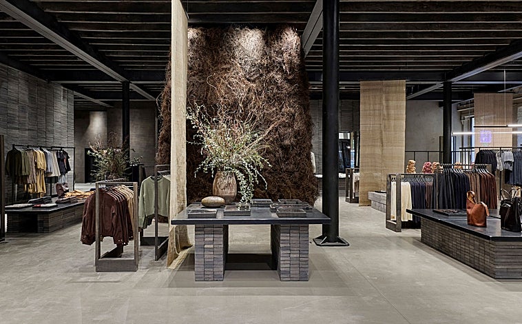 Imagen principal - El interiorismo de la nueva tienda ha estado a cargo de Elsa Urquijo Arquitectos