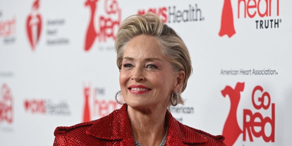 Sharon Stone protagoniza una polémica campaña para Mugler inspirada en 'Instinto básico'