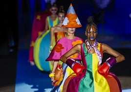 MBFWMadrid: De la colección de Ágatha Ruiz de la Prada hecha con IA al debut de nuevas marcas en la pasarela