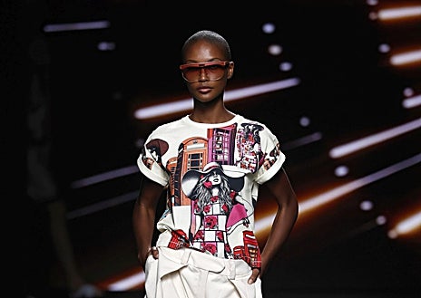 Imagen secundaria 1 - Desfile de Custo Barcelona