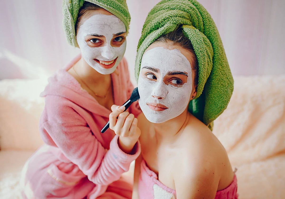 Adolescentes con skincare.