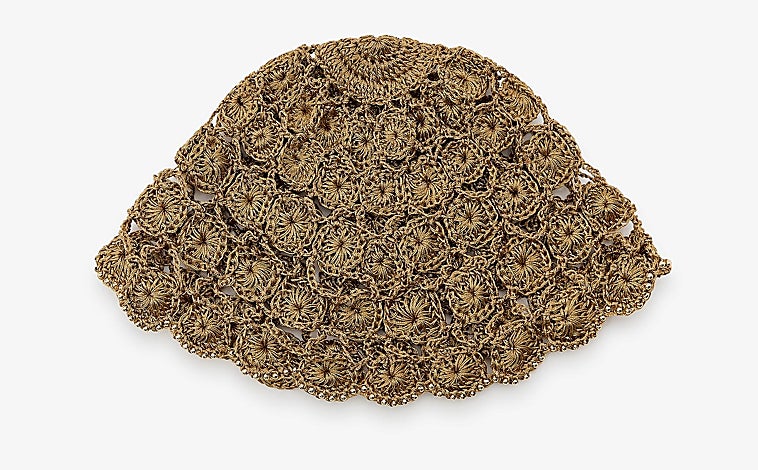 Imagen principal - El de arriba de Zara (29,95 euros), el del medio es de Mango (12,99 euros) y el de abajo es de Parfois (23,99 euros)