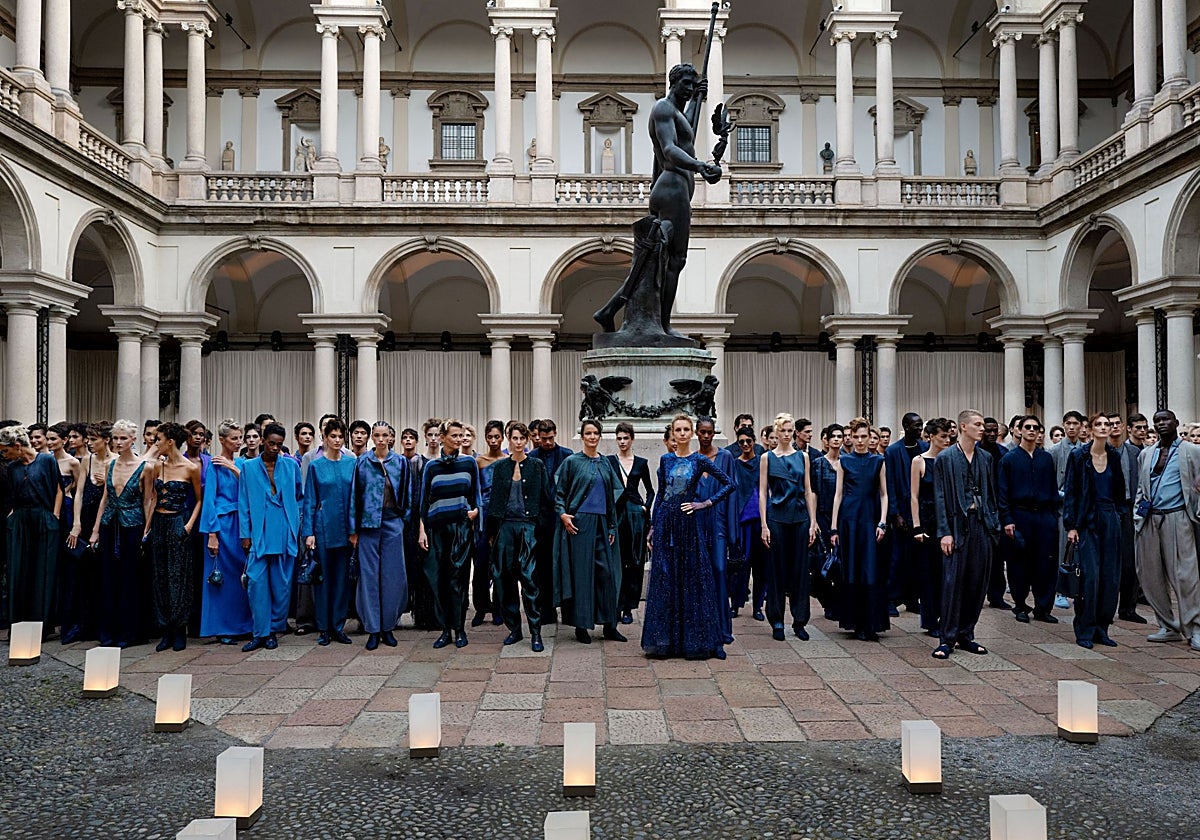 Modelos durante el desfile de Giorgio Armani en Milán