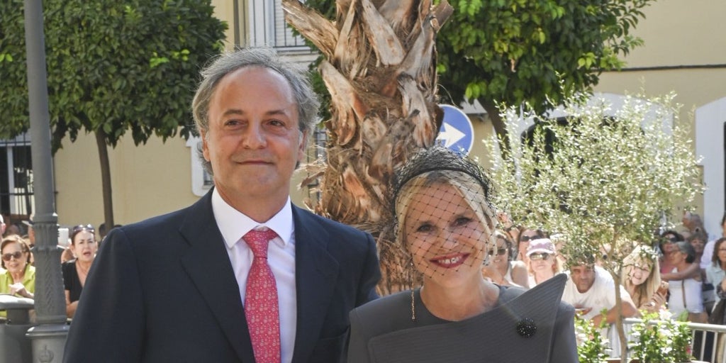Así es el look de Eugenia Martínez de Irujo en la boda de su hermano Cayetano Martínez de Irujo: un original conjunto de pantalón 'made in Spain'