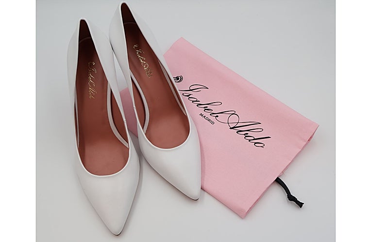 Los zapatos de novia de Bárbara Mirjan son de Isabel Abdo.