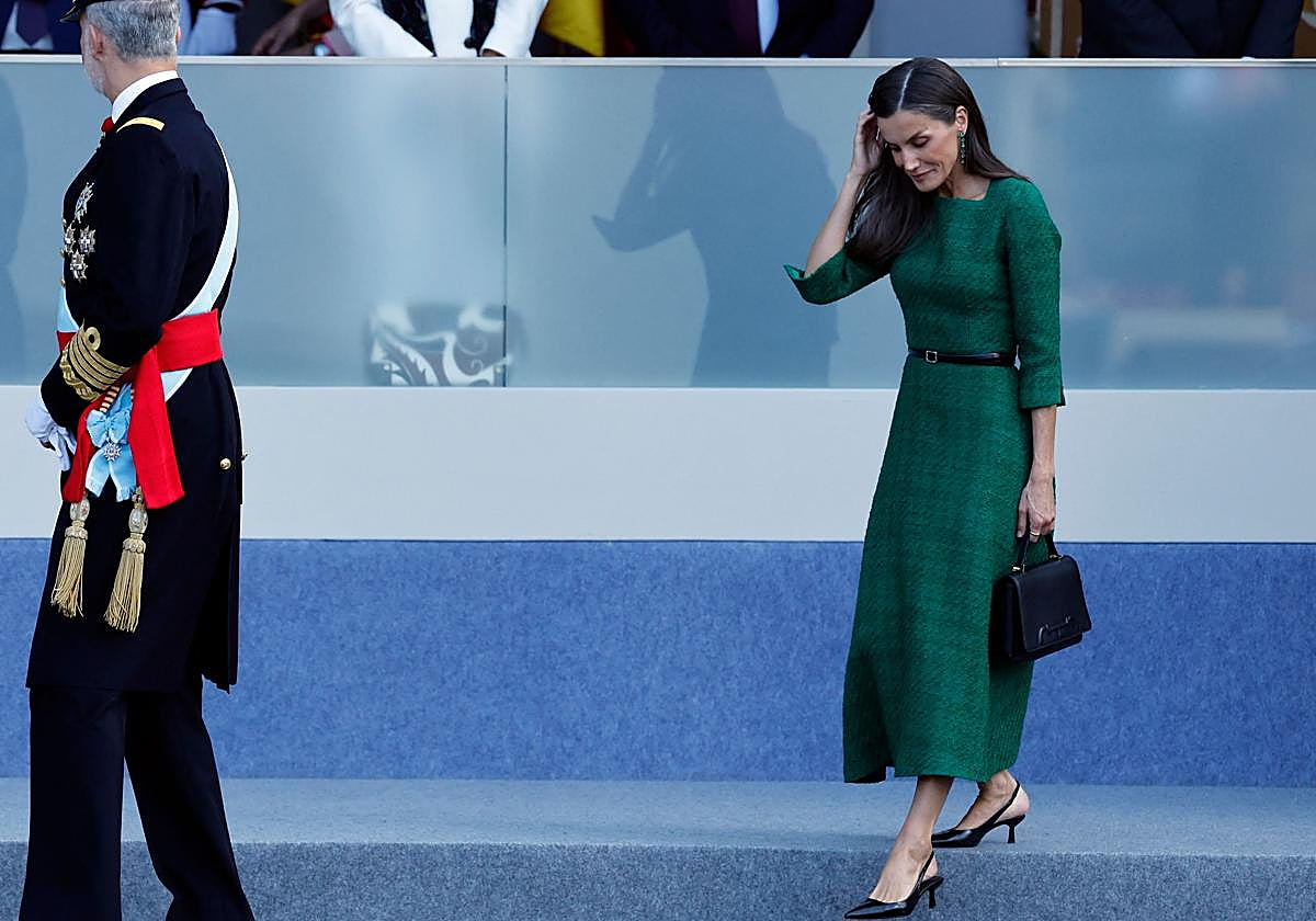 Los Reyes y sus hijas en el desfile de las Fuerzas Armadas