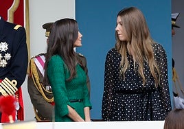 Capa y vestido de lunares: el look de la Infanta Sofía para volver al desfile de las Fuerzas Armadas