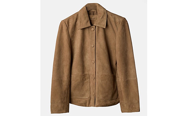 Imagen principal - Chaqueta de ante de Monpiel (289,90 euros), falda Clari de Sézane x Baziszt (280 euros) y modelo con estola XL de Mango