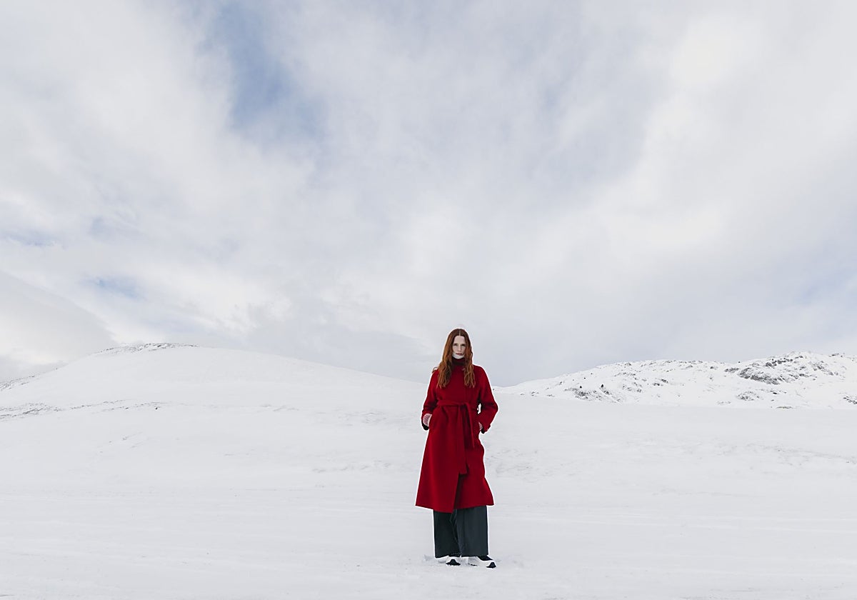 Abrigo Lora Jacket (475€) está hecha de lana 100% reciclada y reciclable